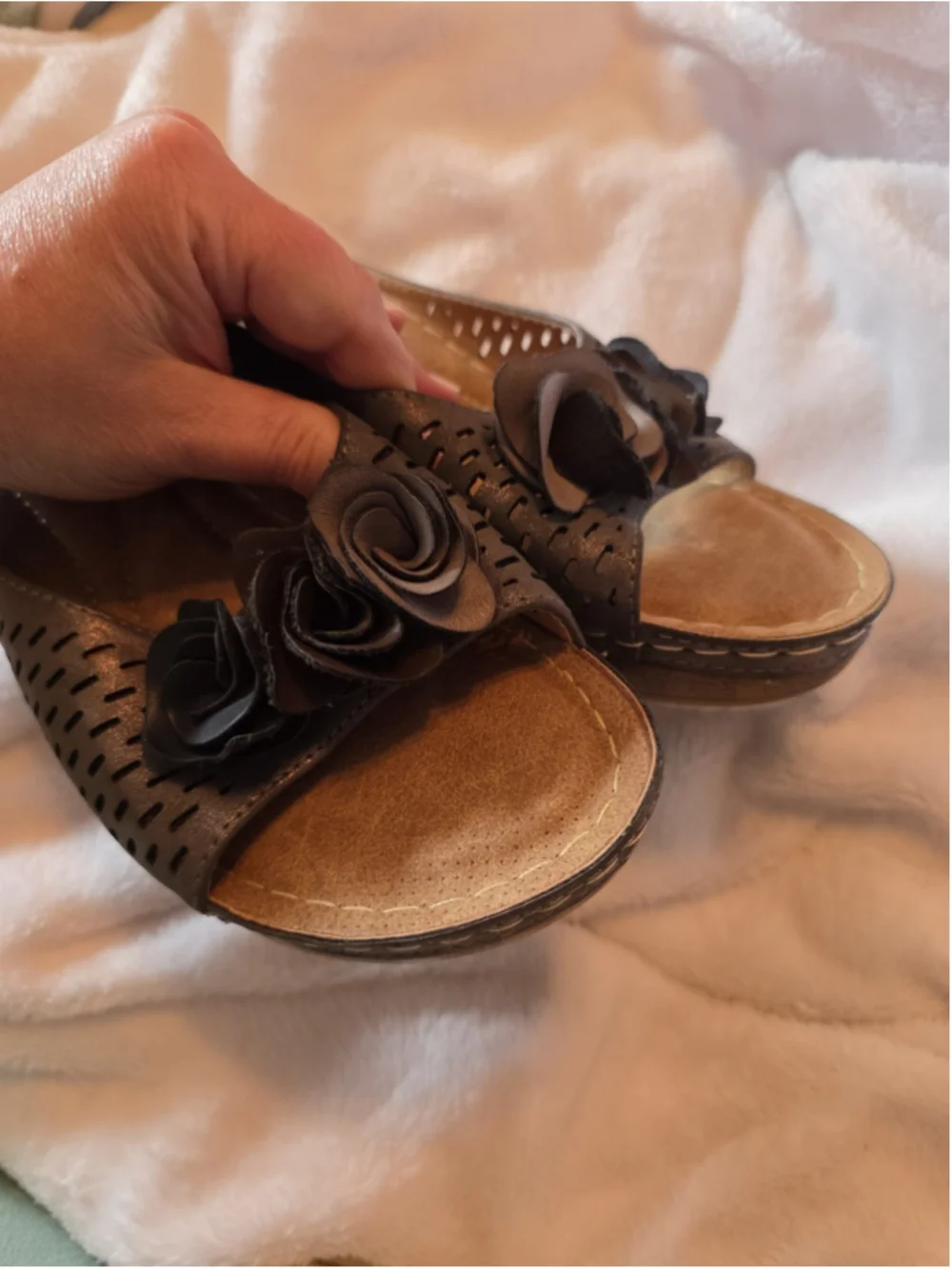 GC Shoes Womens Juliet Wedge Sandal Faux leather Pewter 8M MSRP 50 New